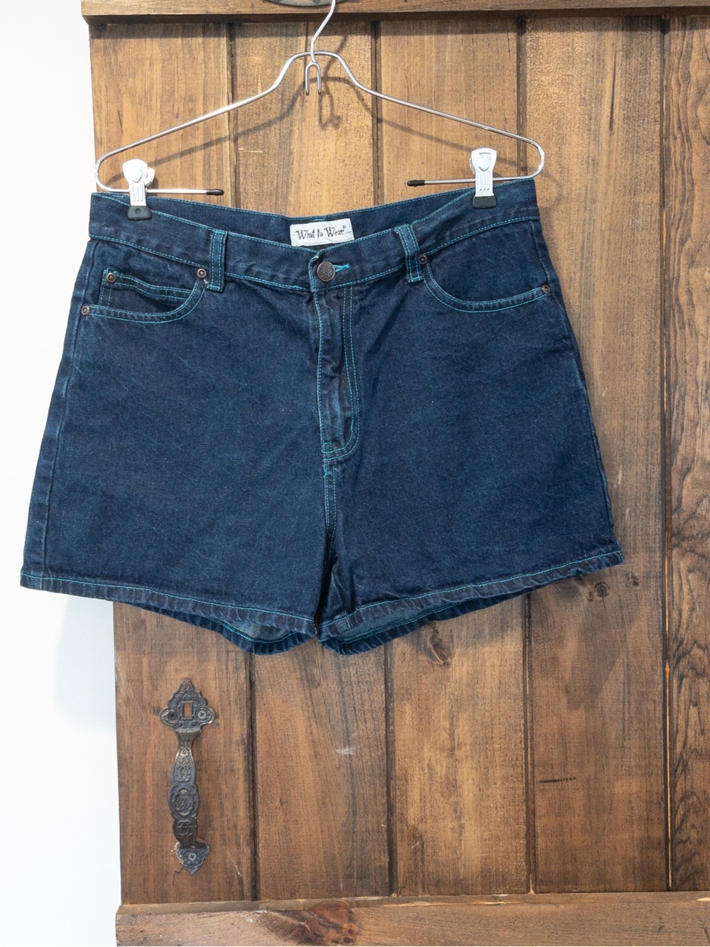 Vintage Circa Y2K What to Wear Denim Contrast Stitch Dark Wash Denim Jean Shorts